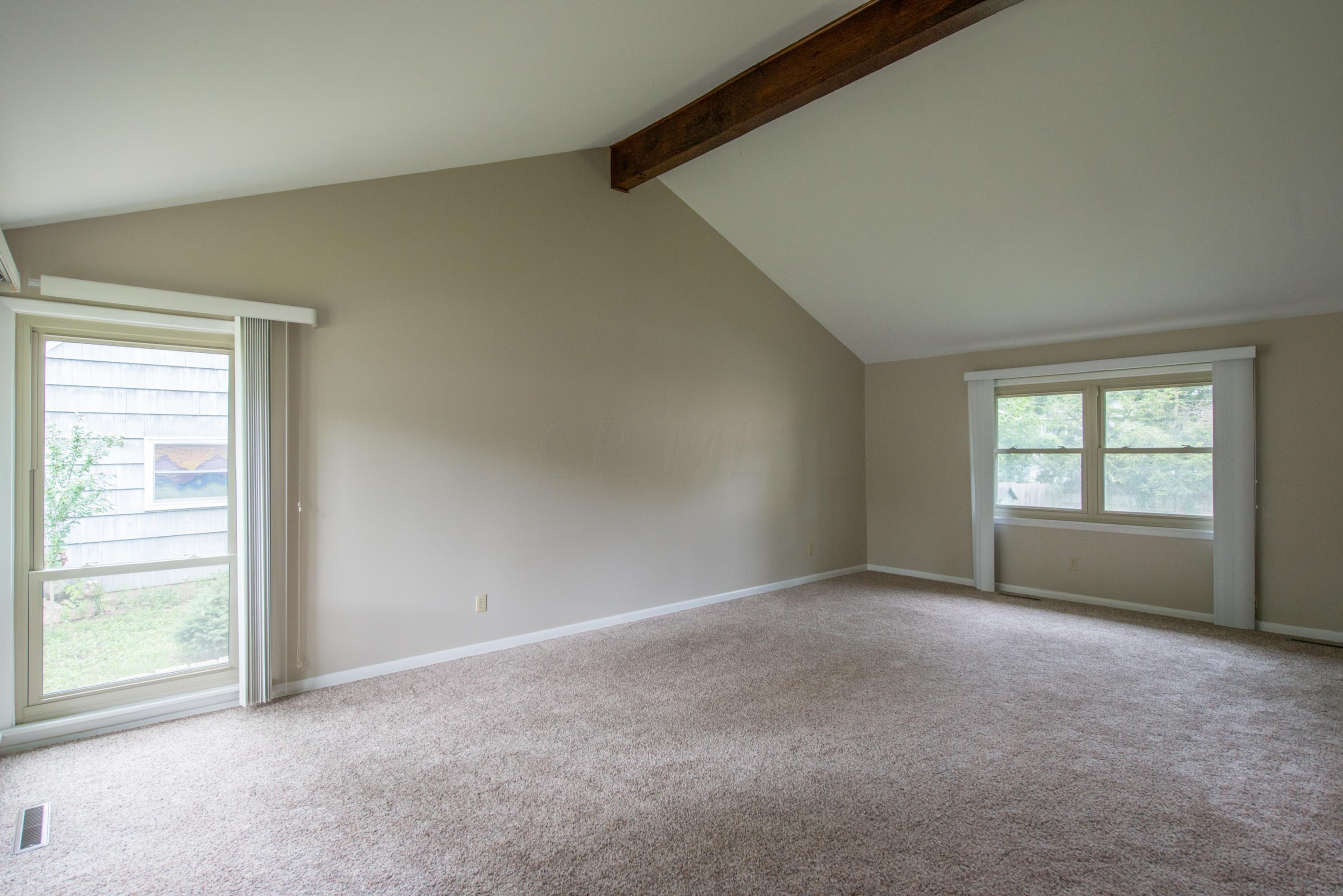 1088 Bernard Road Columbus, OH 43221 - Photo 4 of 36 Gallery Image 4