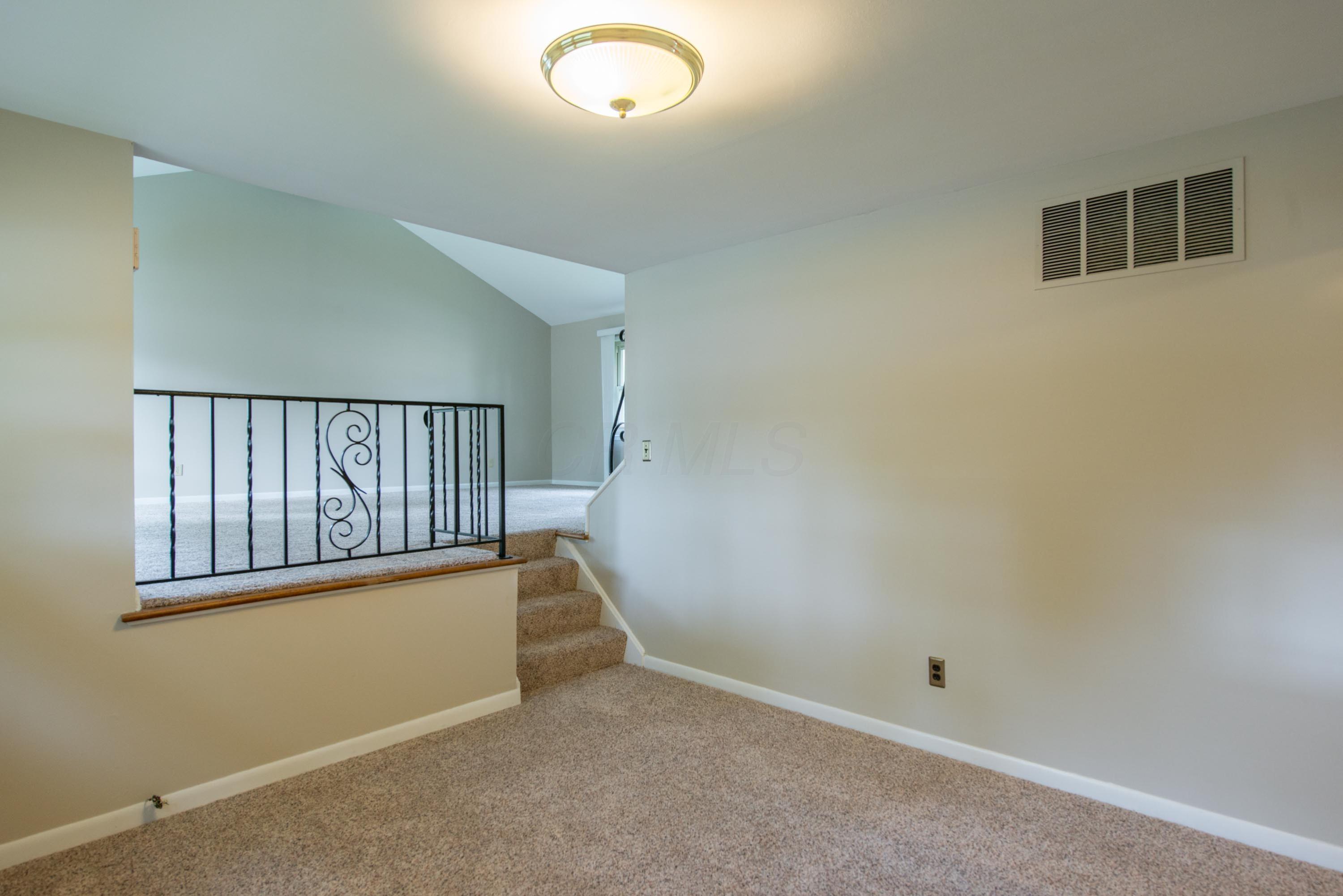 1088 Bernard Road Columbus, OH 43221 - Photo 10 of 36 Gallery Image 10