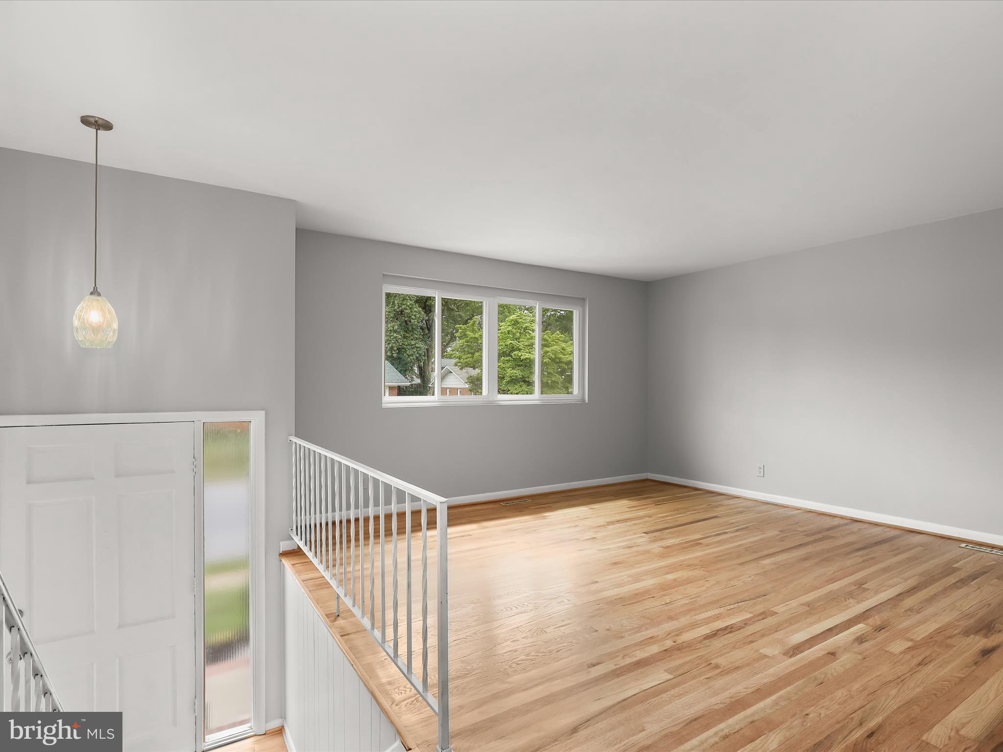 8626 Lucerne Road Randallstown, MD 21133 - Photo 5 of 38 Living Room