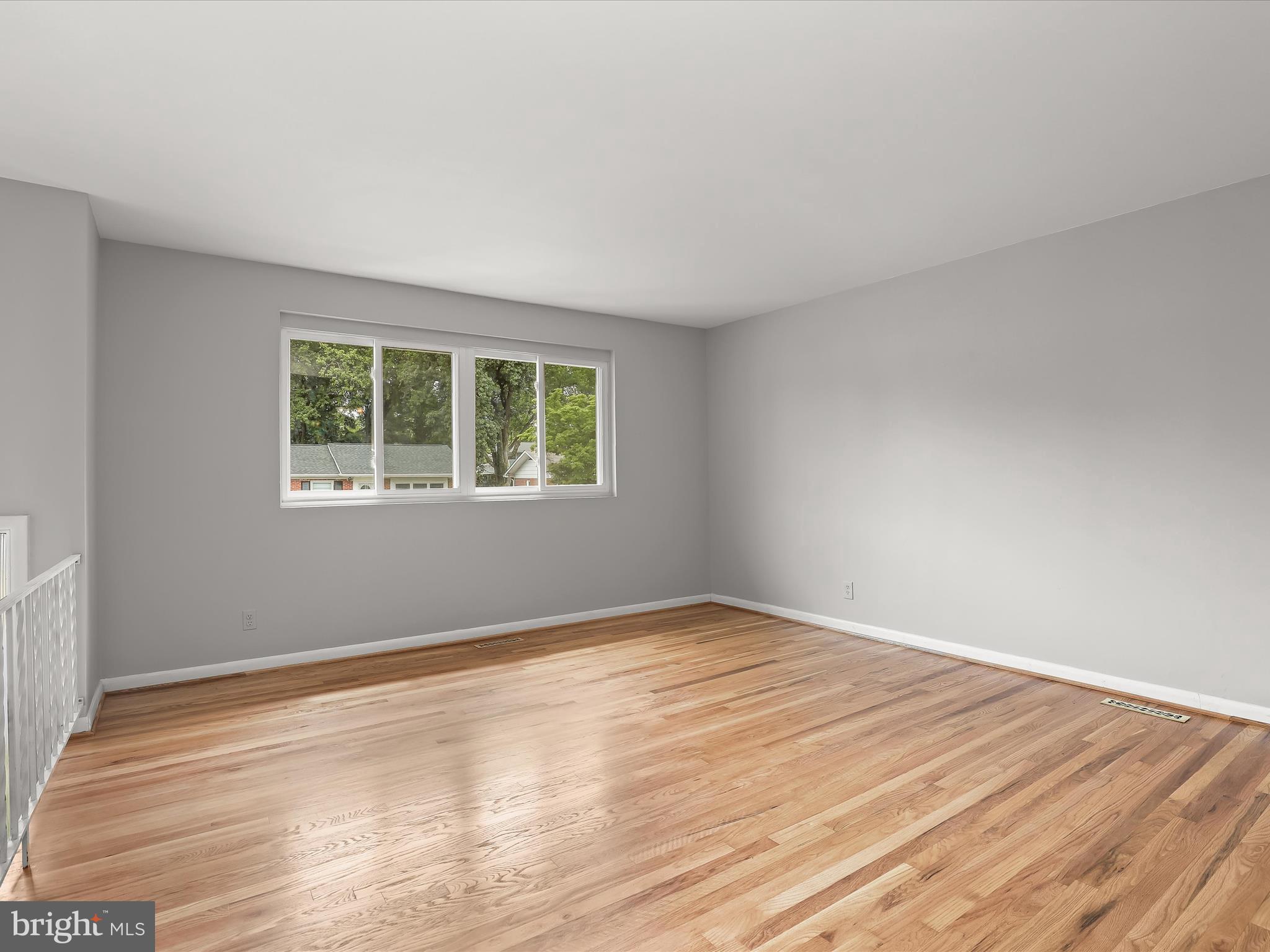 8626 Lucerne Road Randallstown, MD 21133 - Photo 6 of 38 Living Room