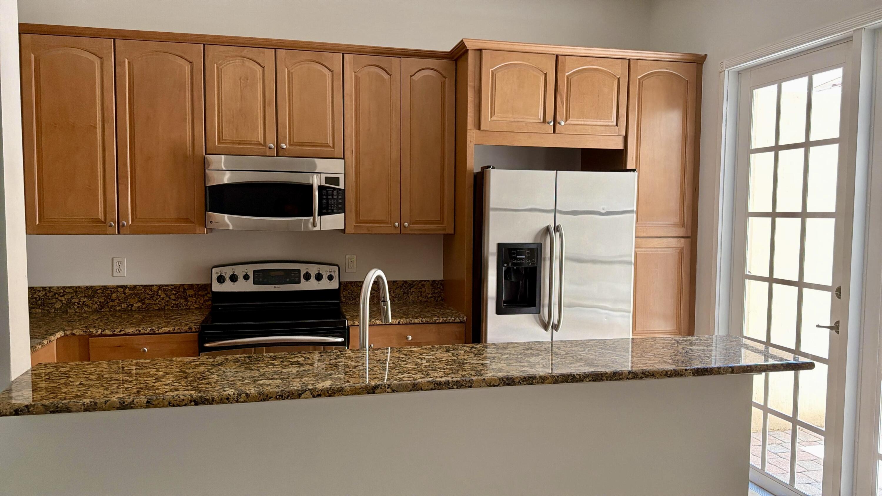 814 Northwest 82nd Place Boca Raton, FL 33487 - Photo 9 of 25 6267dec5-2882-47af-97ea-a5e7750ec7ed