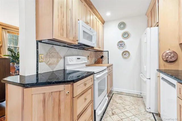 $585,000 | 341 Furnace Dock Road, Unit 1, Cortlandt Manor, NY 10567