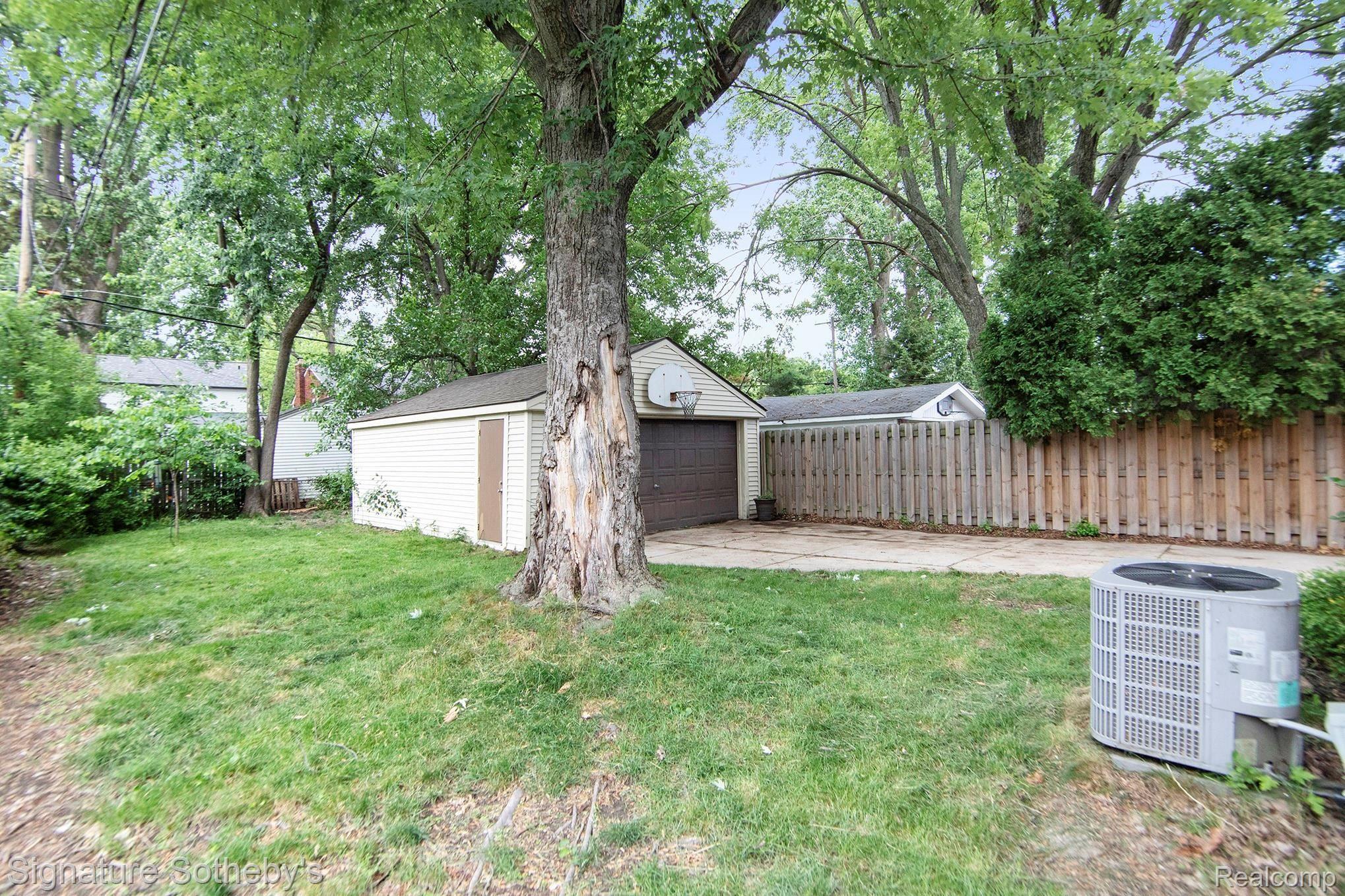 1964 Prestwick Road Grosse Pointe, MI 48236 - Photo 33 of 37 BPG_1866.jpg