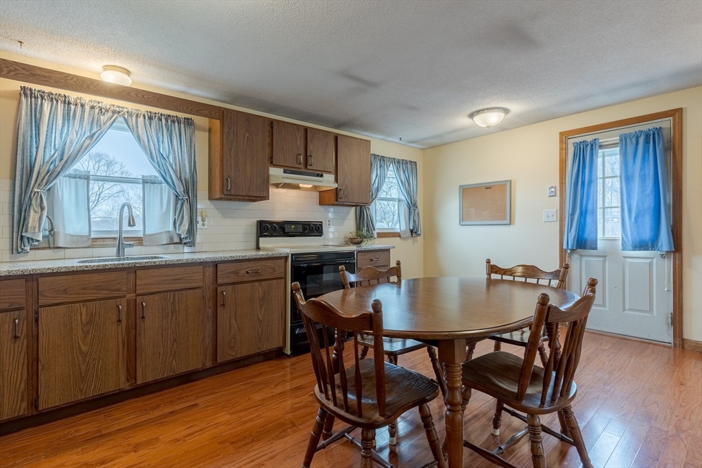 24 Hanson Road Saugus, MA 01906 - Photo 3 of 21