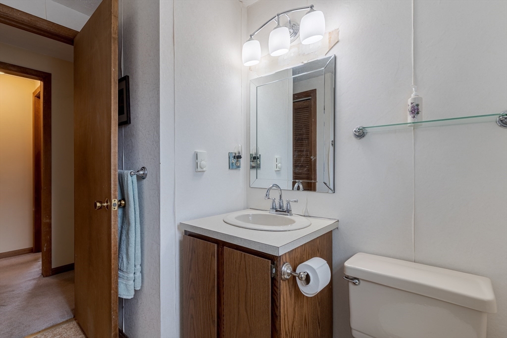 24 Hanson Road Saugus, MA 01906 - Photo 10 of 21