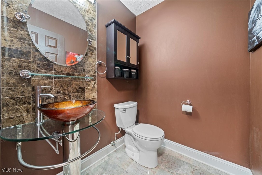 4363 Archer Road Cleveland, OH 44105 - Photo 16 of 34