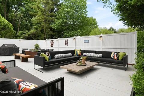 $3,200,000 | 64 Wallacks Drive, Stamford, CT 06902