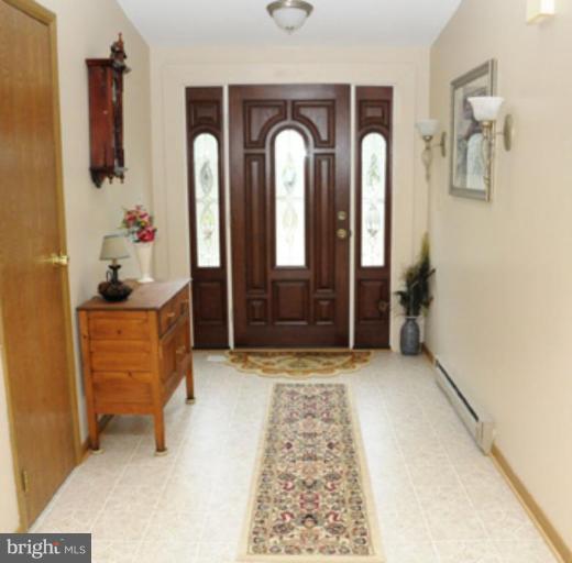 7940 West Riverside Drive Pasadena, MD 21122 - Photo 16 of 18 Entrance / Foyer