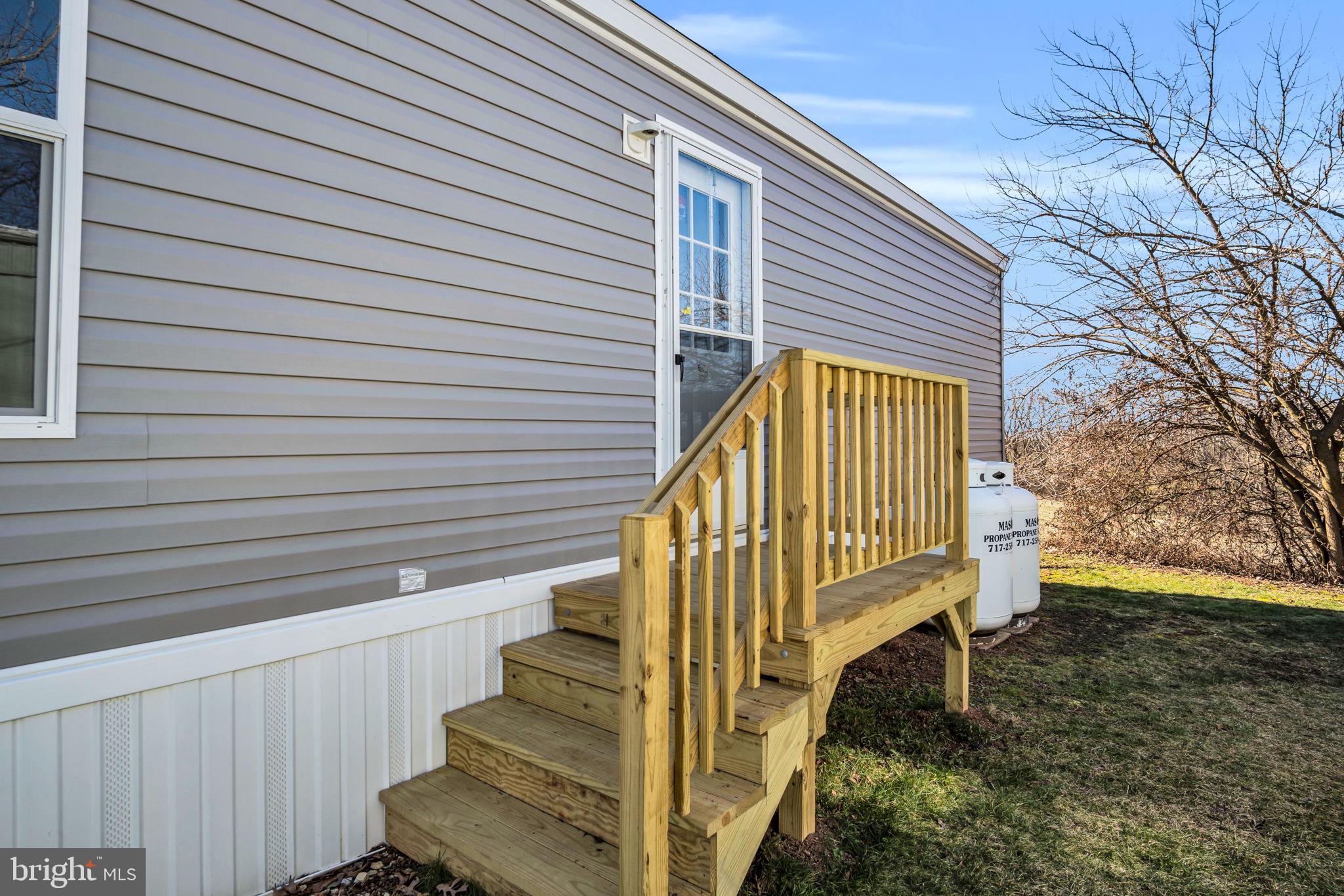 69 Mobile Drive Thomasville, PA 17364 - Photo 2 of 28