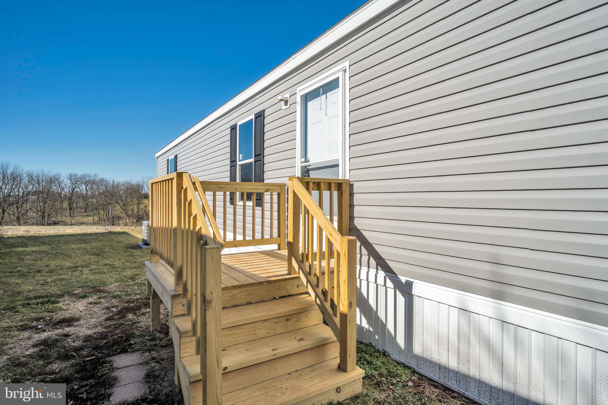 69 Mobile Drive Thomasville, PA 17364 - Photo 3 of 28