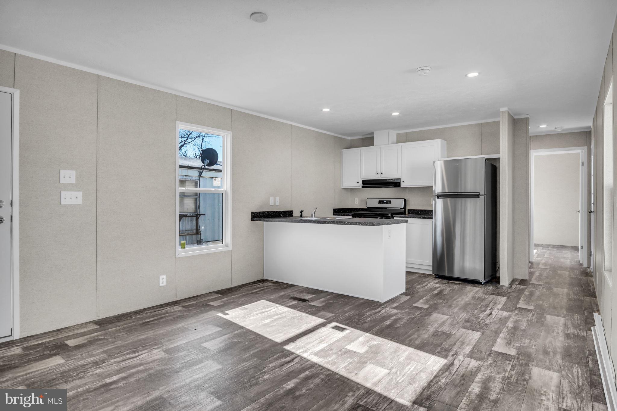 69 Mobile Drive Thomasville, PA 17364 - Photo 4 of 28