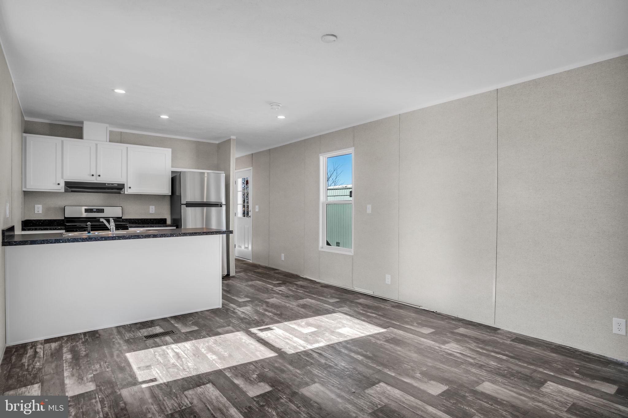 69 Mobile Drive Thomasville, PA 17364 - Photo 5 of 28