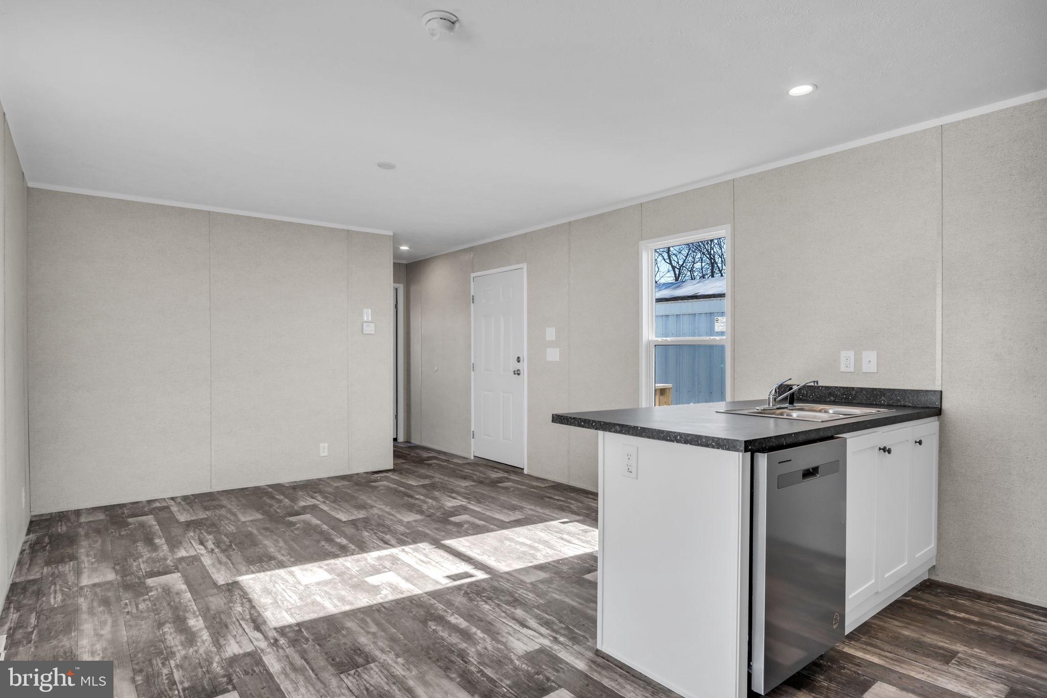 69 Mobile Drive Thomasville, PA 17364 - Photo 10 of 28