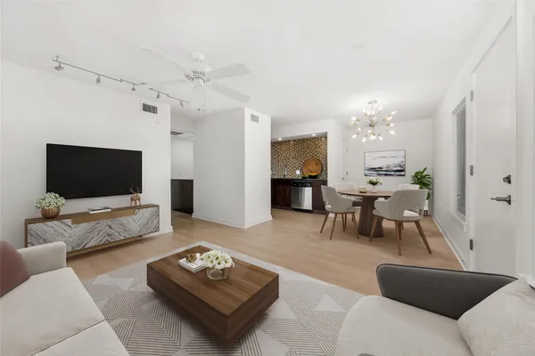 $1,600 | 2200 Dickson Drive, Unit 112, Austin, TX 78704