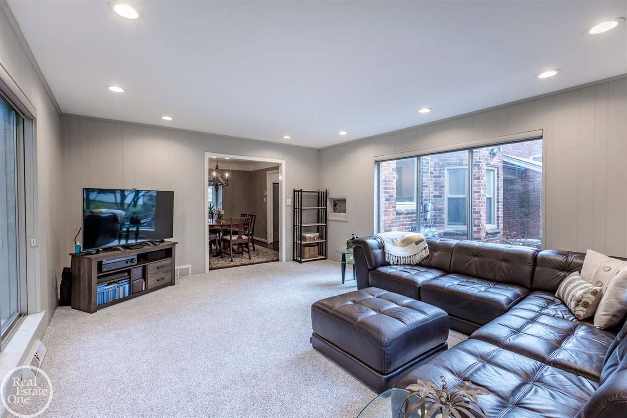 1901 Severn Road Grosse Pointe, MI 48236 - Photo 11 of 37 Family room