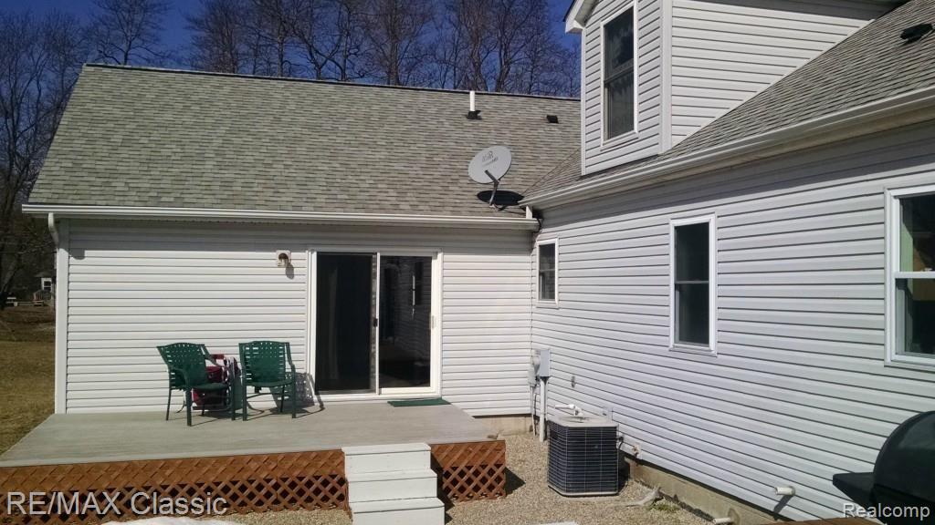 1810 Lochaven Road West Bloomfield, MI 48324 - Photo 35 of 40 Guest or In-Law Quarters with Private Deck