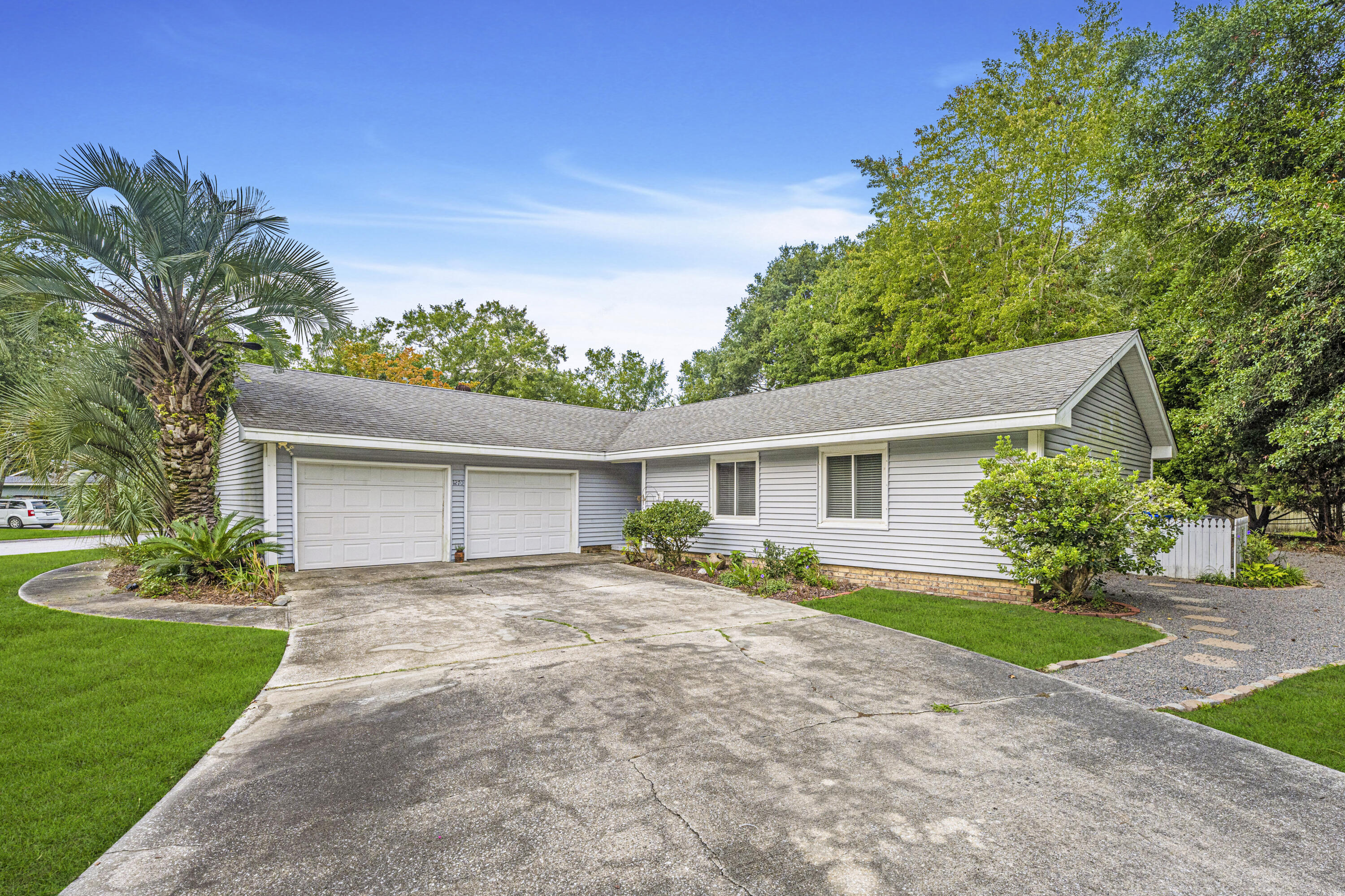 1270 Old Colony Road Mount Pleasant, SC 29464 - Photo 3 of 42 1270OldColonyRd02
