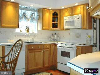 242 Greenview Road Yardley, PA 19067 - Photo 5 of 6 Gallery Image 5