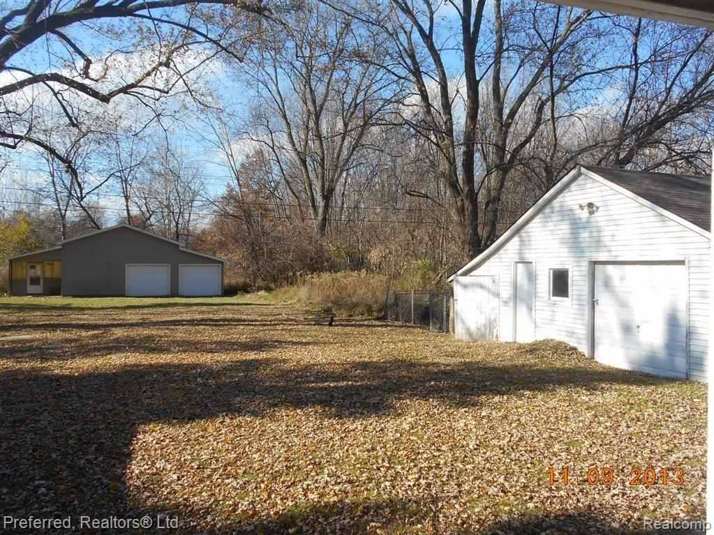 11-9-13 Yard_Barns.JPG