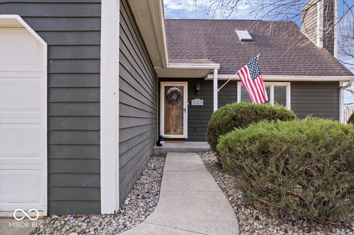 5595 RidgeHill Way Avon, IN 46123 - Photo 3 of 25