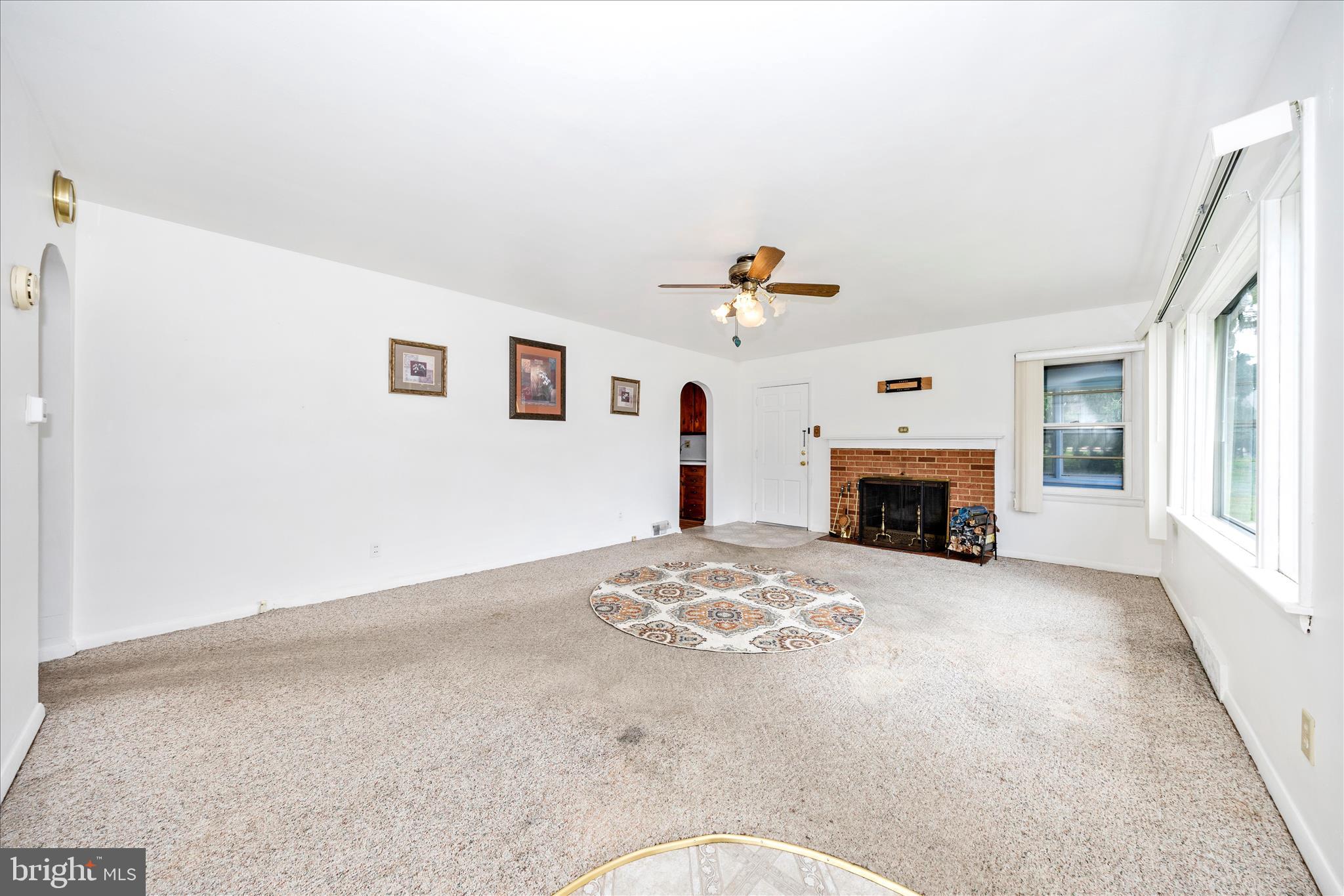 17534 Lincolnshire Road Hagerstown, MD 21740 - Photo 7 of 50 Living Room