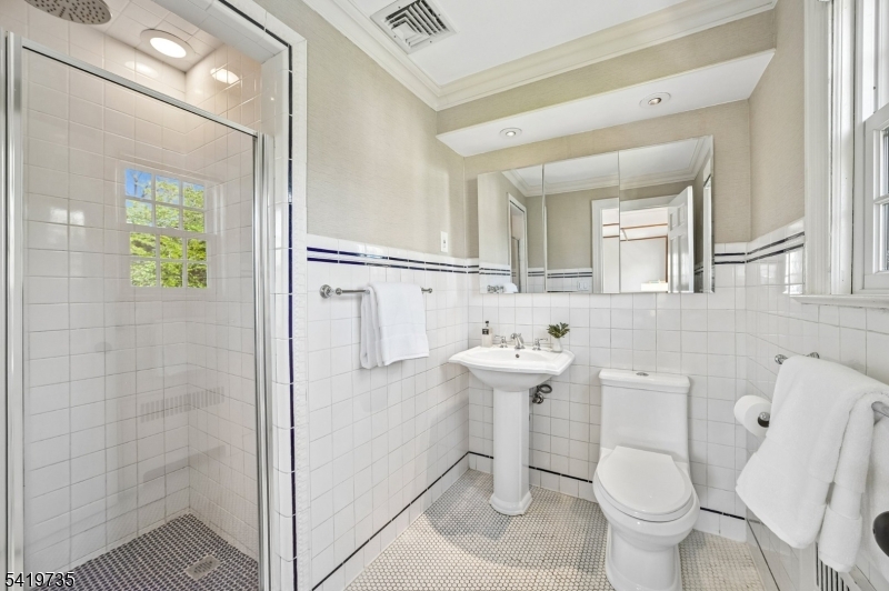 11 Hawthorne Road Short Hills, NJ 07078 - Photo 22 of 40