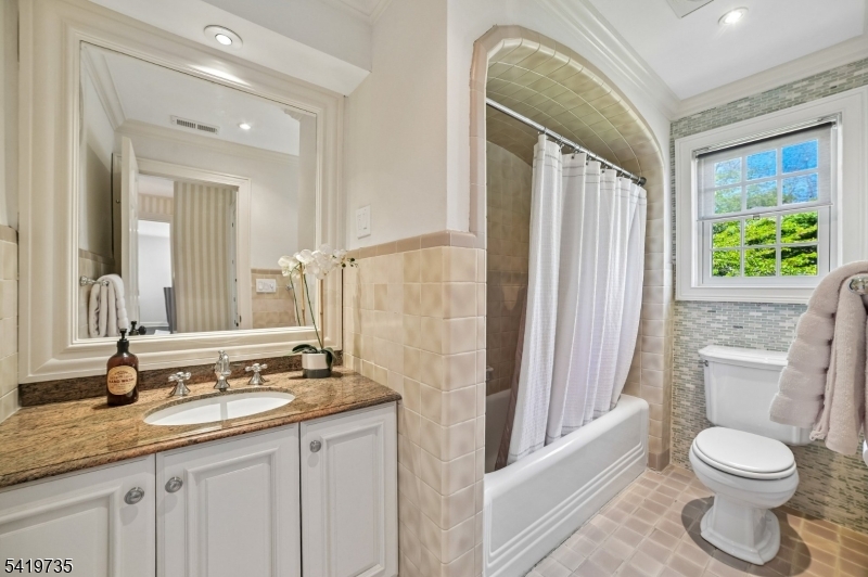 11 Hawthorne Road Short Hills, NJ 07078 - Photo 25 of 40
