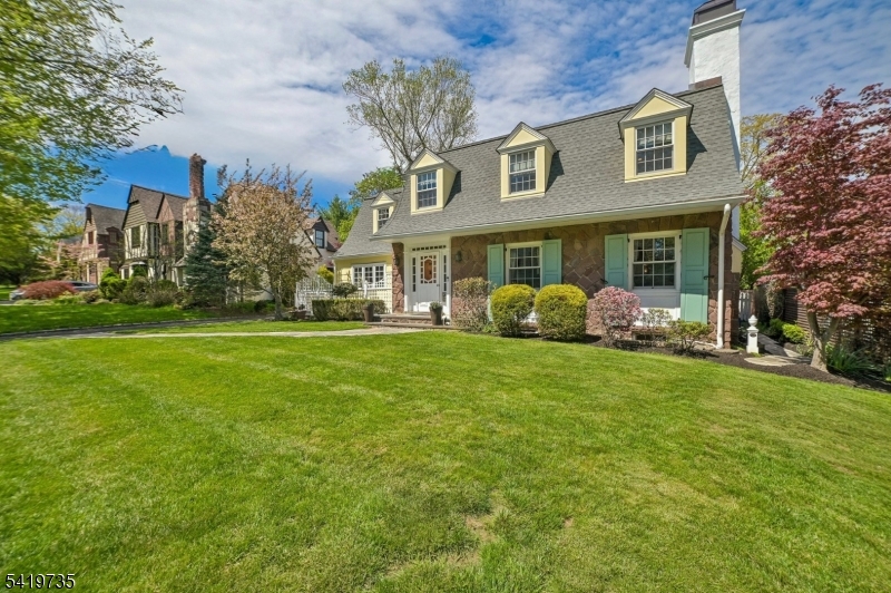 11 Hawthorne Road Short Hills, NJ 07078 - Photo 3 of 40