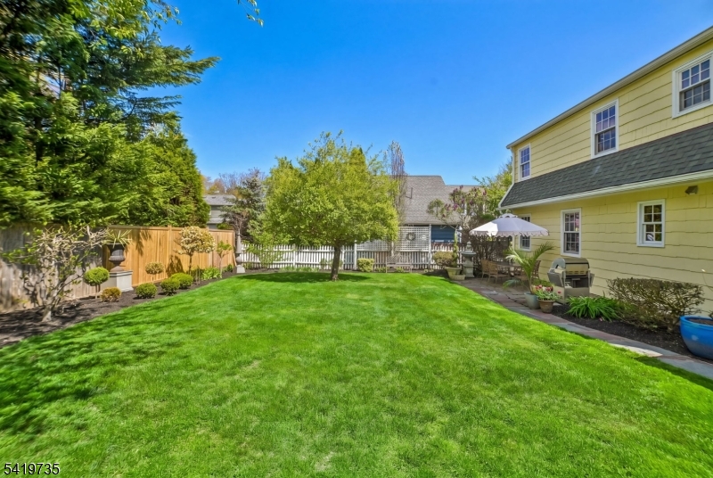 11 Hawthorne Road Short Hills, NJ 07078 - Photo 33 of 40