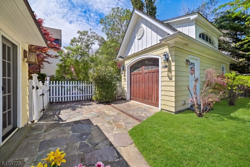 11 Hawthorne Road Short Hills, NJ 07078 - Photo 36 of 40