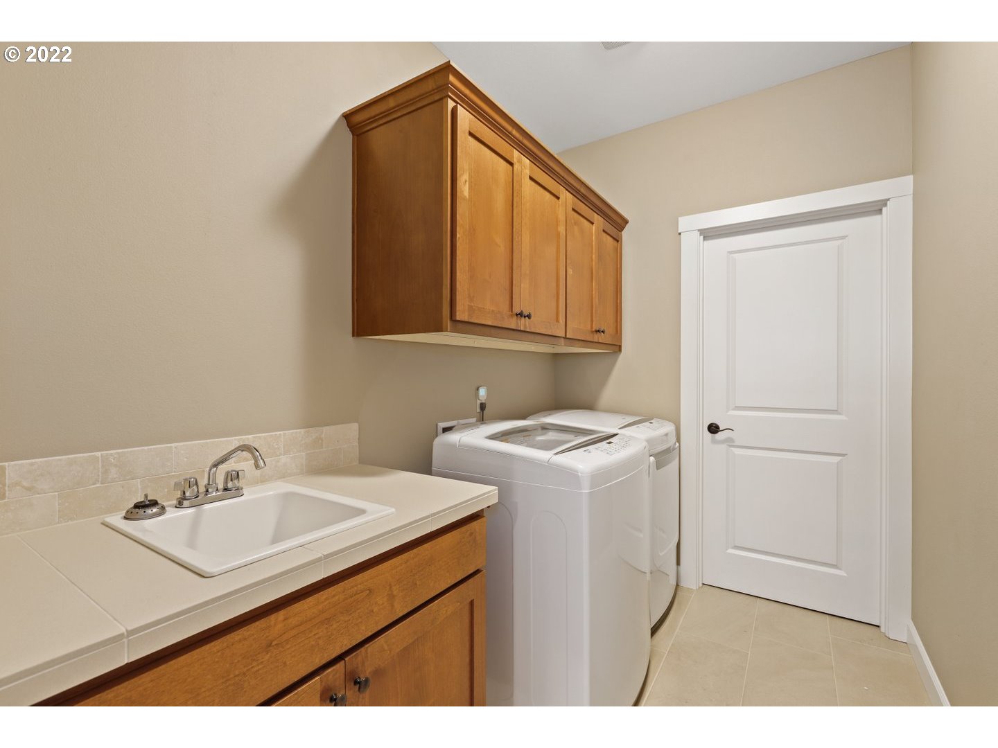 1719 Northeast 175th Street Ridgefield, WA 98642 - Photo 27 of 32 a utility room with a sink washer and dryer