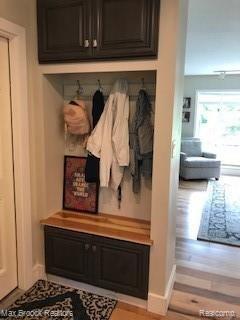 2745 Pine Ridge Road West Bloomfield, MI 48324 - Photo 5 of 23 CUBBY CLOSEET BY DOOR TO GARAGE IMG_2462.jpg