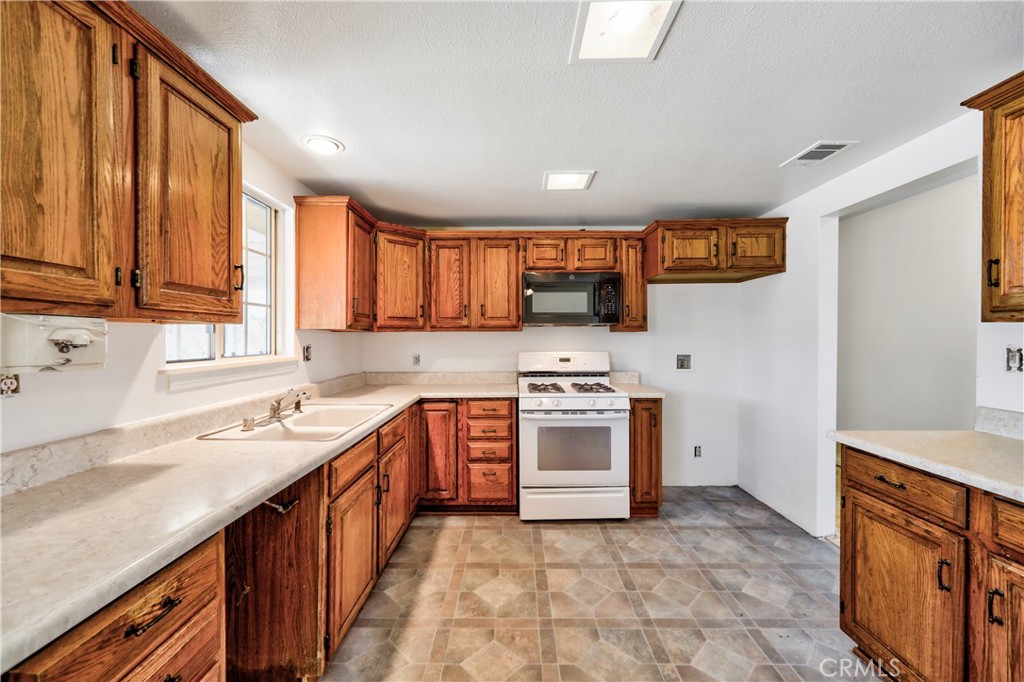 2837 Sequoia Road Pinon Hills, CA 92371 - Photo 24 of 52