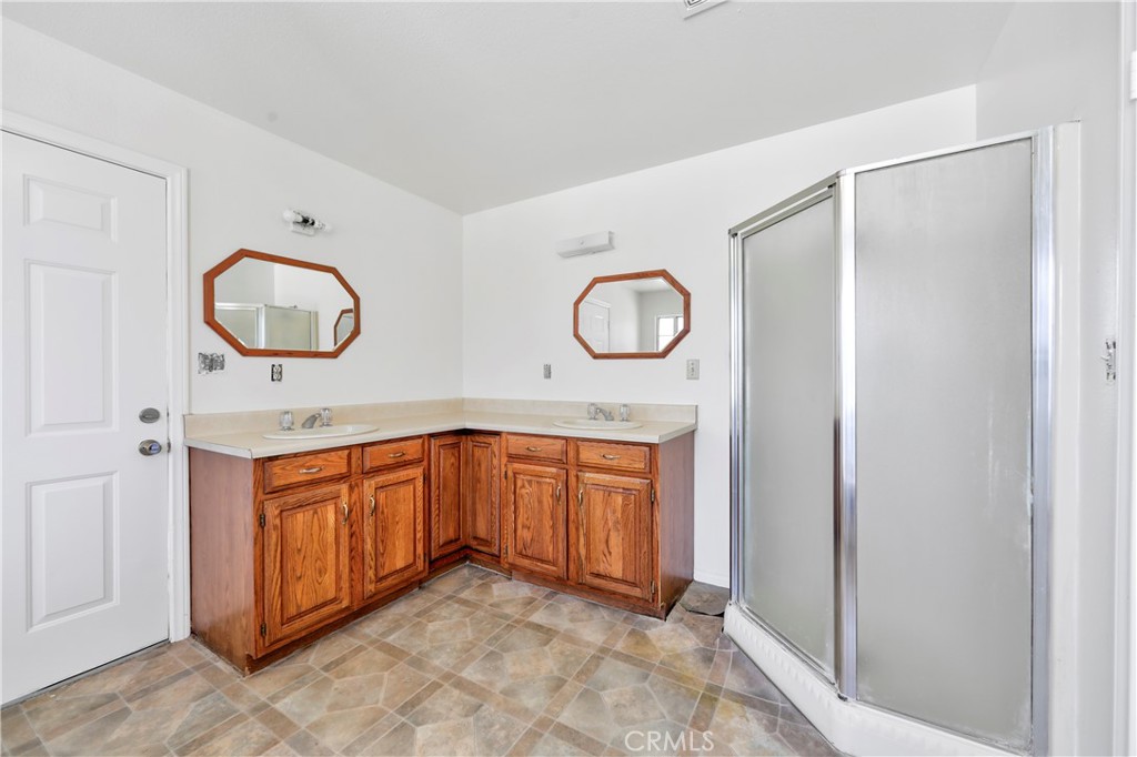 2837 Sequoia Road Pinon Hills, CA 92371 - Photo 30 of 52 Primary bath