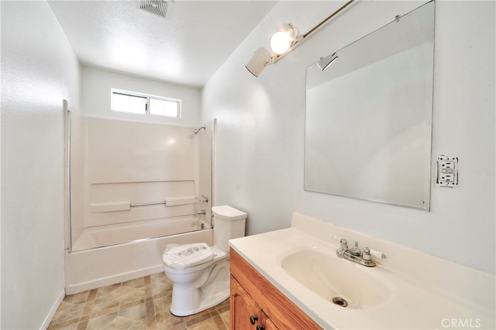 2837 Sequoia Road Pinon Hills, CA 92371 - Photo 35 of 52 Hall bath