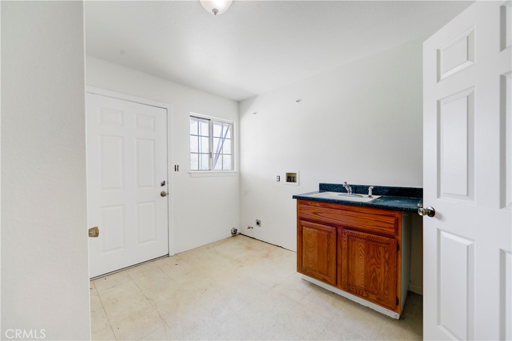 2837 Sequoia Road Pinon Hills, CA 92371 - Photo 36 of 52 Large laundry room