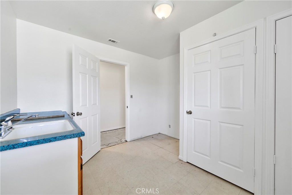 2837 Sequoia Road Pinon Hills, CA 92371 - Photo 37 of 52 Large laundry room