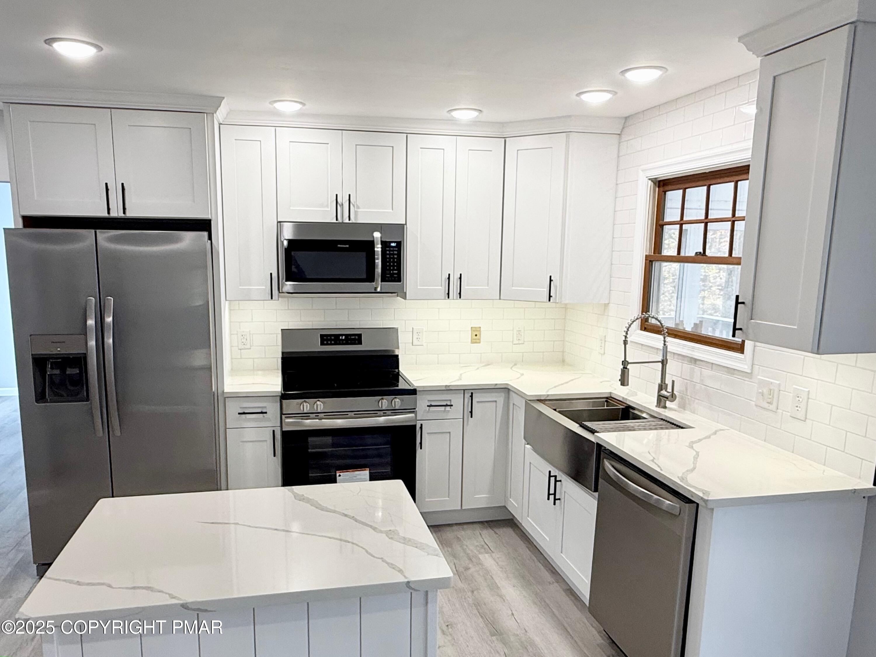 104 Dunchurch Drive Bushkill, PA 18324 - Photo 8 of 35 a kitchen with a sink stove and refrigerator