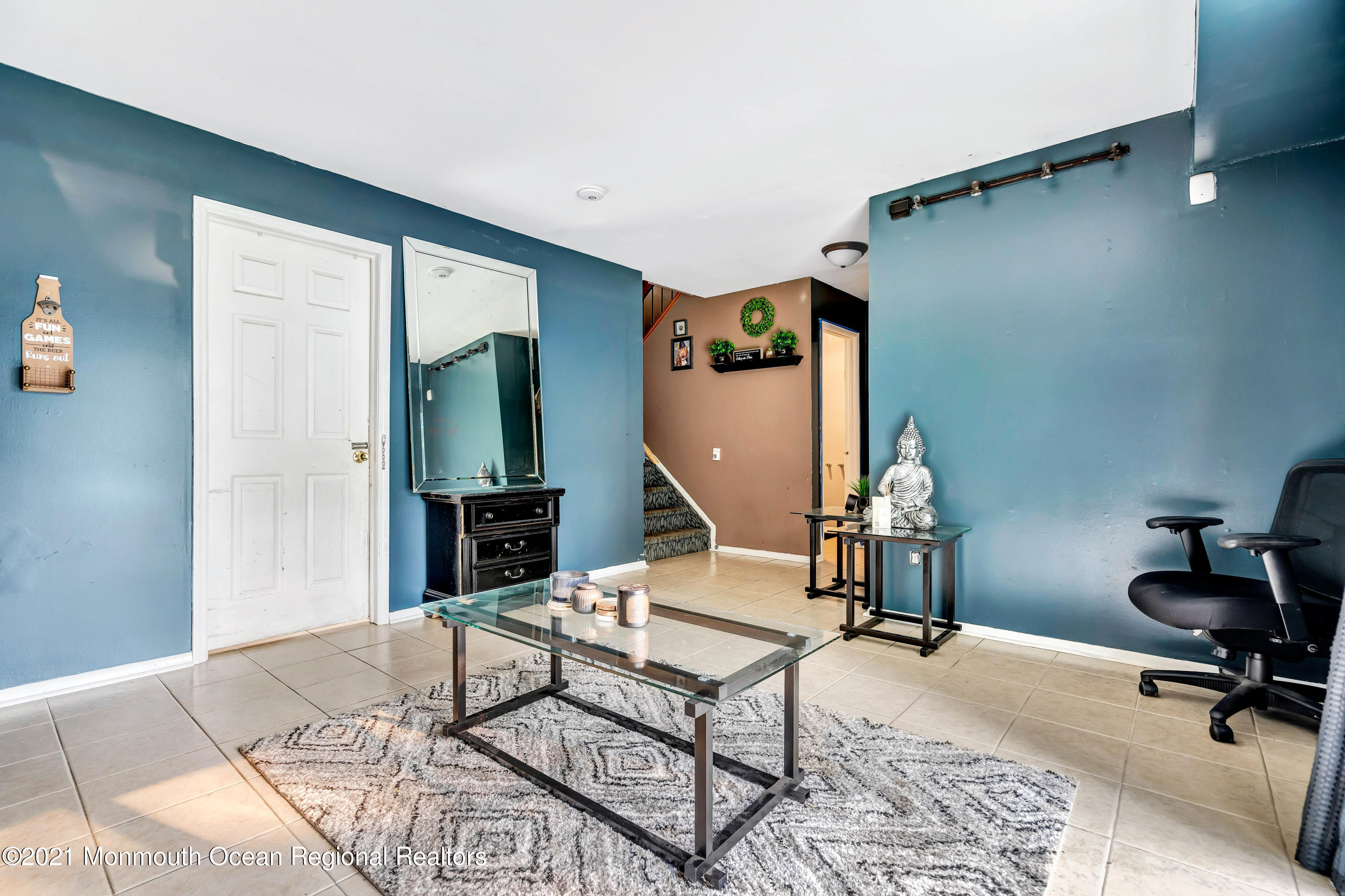 458 Brewers Bridge Road Jackson, NJ 08527 - Photo 22 of 27 a living room with furniture