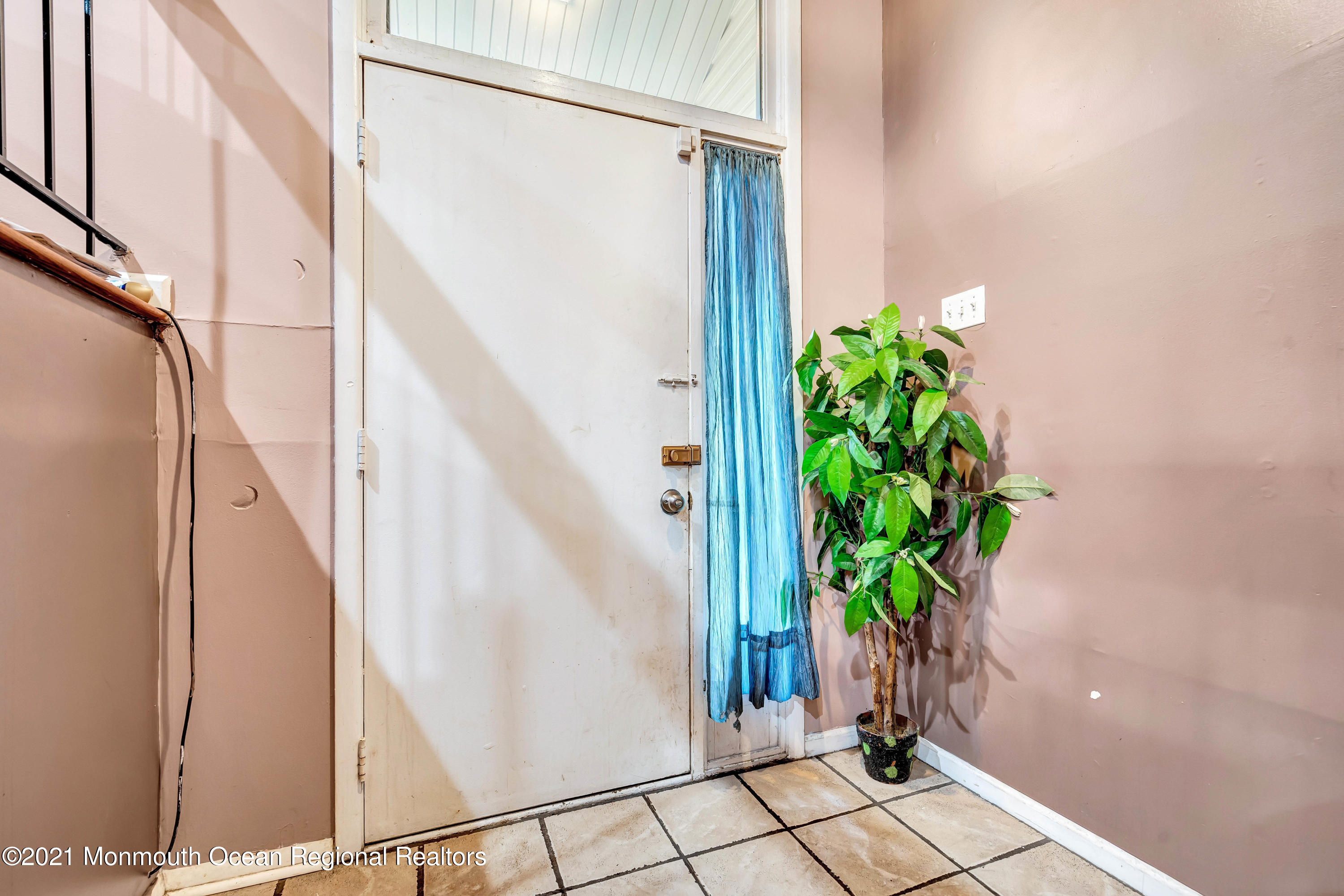 458 Brewers Bridge Road Jackson, NJ 08527 - Photo 6 of 27 a potted plant with a window
