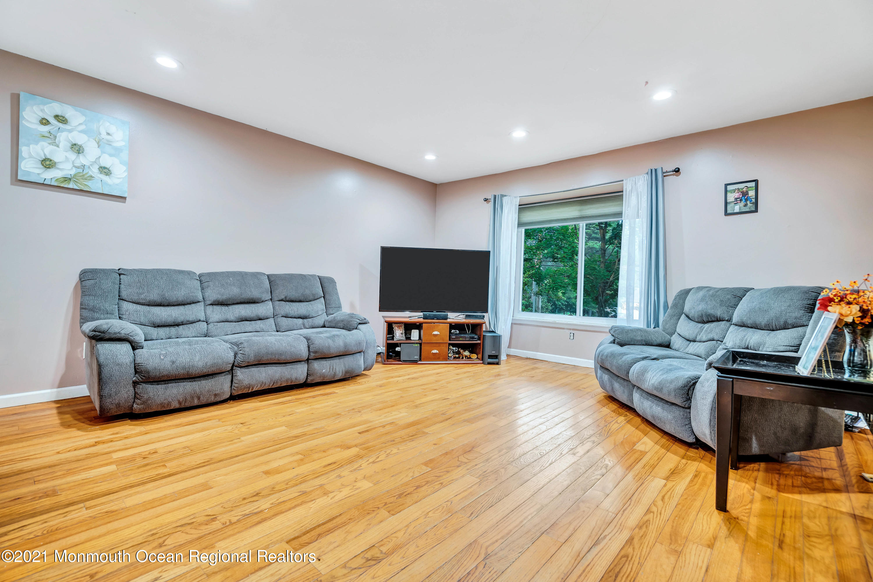 458 Brewers Bridge Road Jackson, NJ 08527 - Photo 9 of 27 a living room with furniture and a flat screen tv