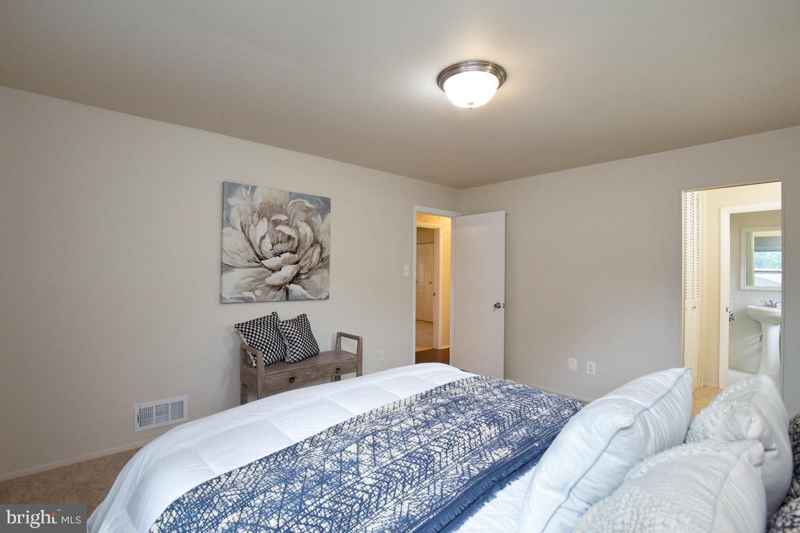 6419 Rivington Road Springfield, VA 22152 - Photo 22 of 37 Gallery Image 22