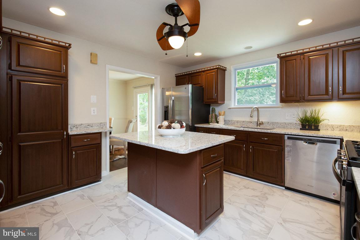 6419 Rivington Road Springfield, VA 22152 - Photo 4 of 37 Gallery Image 4