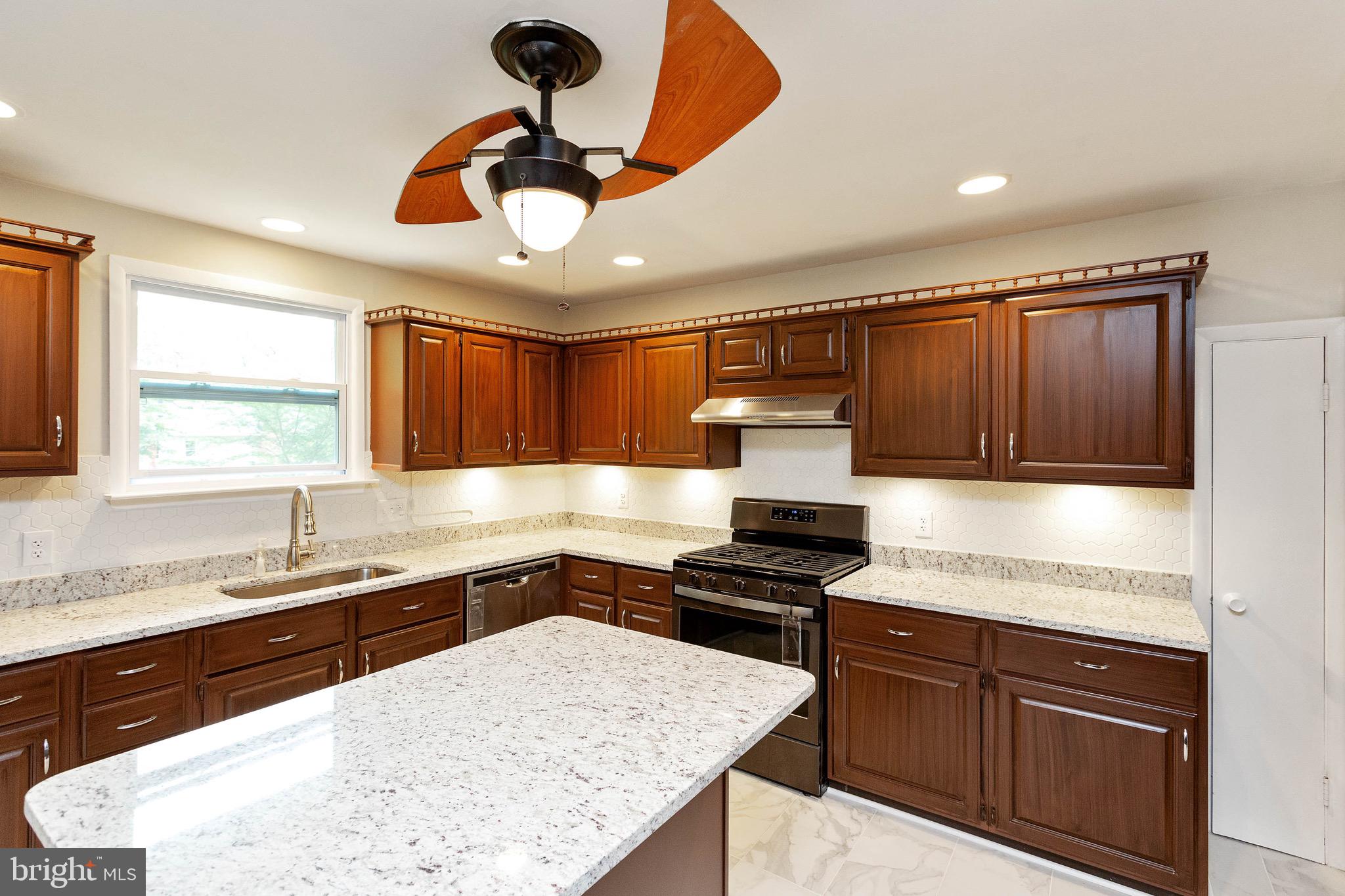 6419 Rivington Road Springfield, VA 22152 - Photo 5 of 37 Gorgeous natural stone countertops