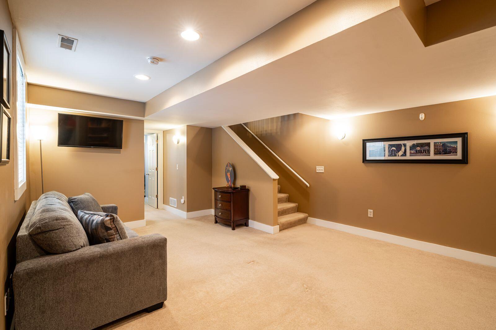 1847 Vel R. Phillips Avenue, Unit B Milwaukee, WI 53212 - Photo 30 of 34 Lower Level Rec Room