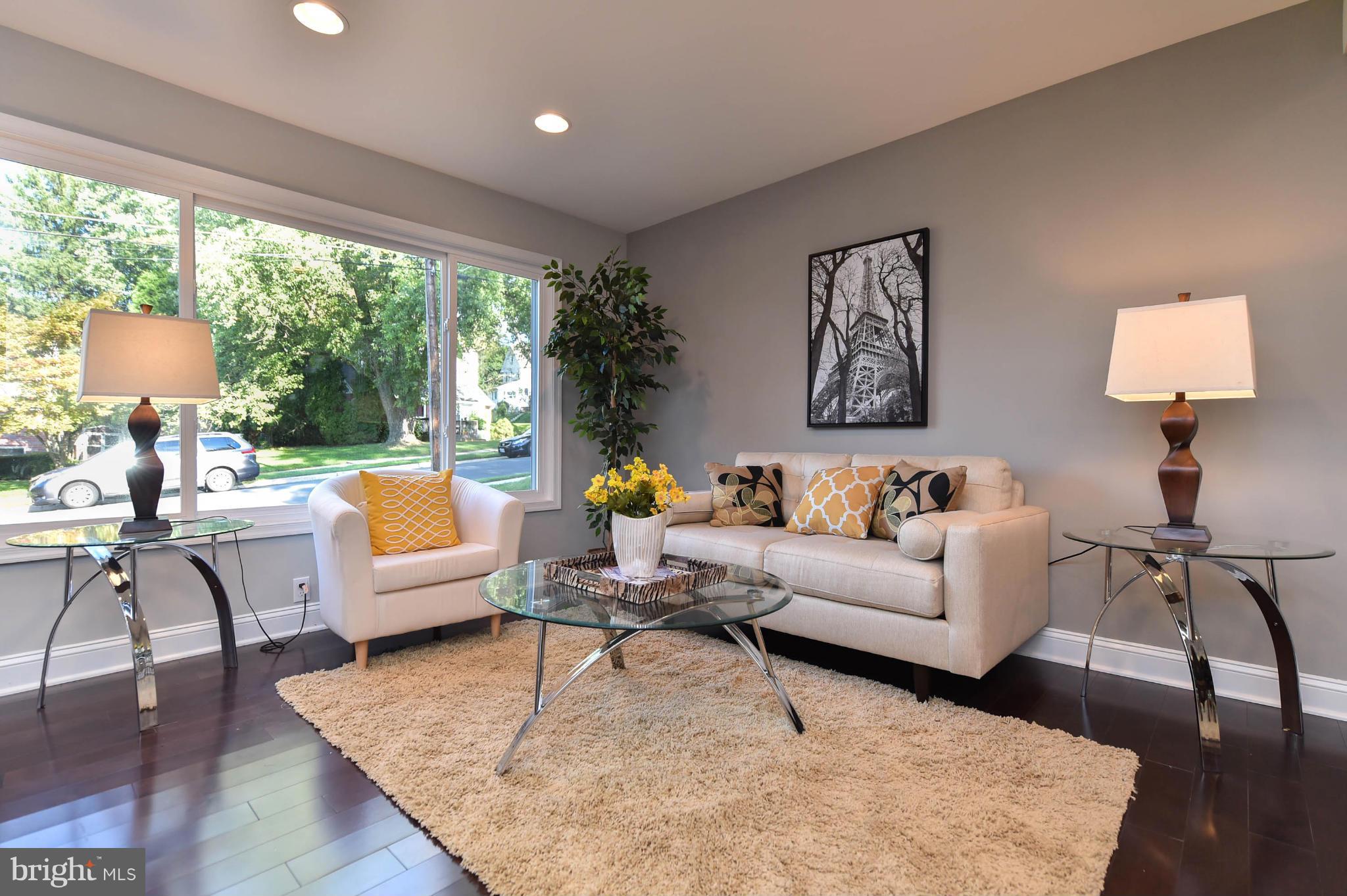 1308 Saddleback Road Baltimore, MD 21208 - Photo 3 of 30 Living Room