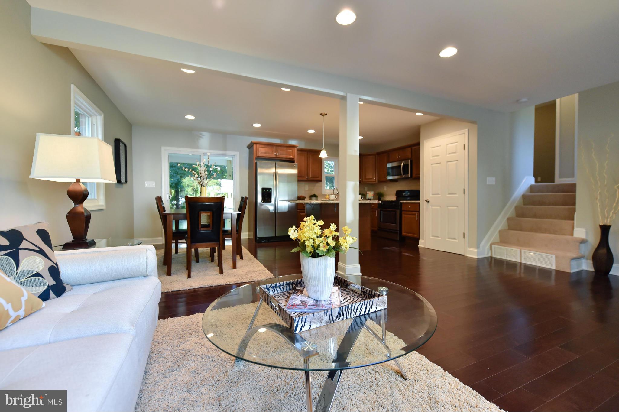 1308 Saddleback Road Baltimore, MD 21208 - Photo 4 of 30 Living Room