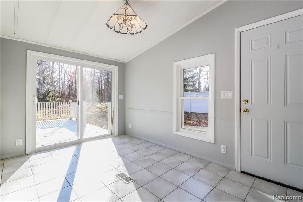 3452 Hazelton Avenue Rochester Hills, MI 48307 - Photo 5 of 23