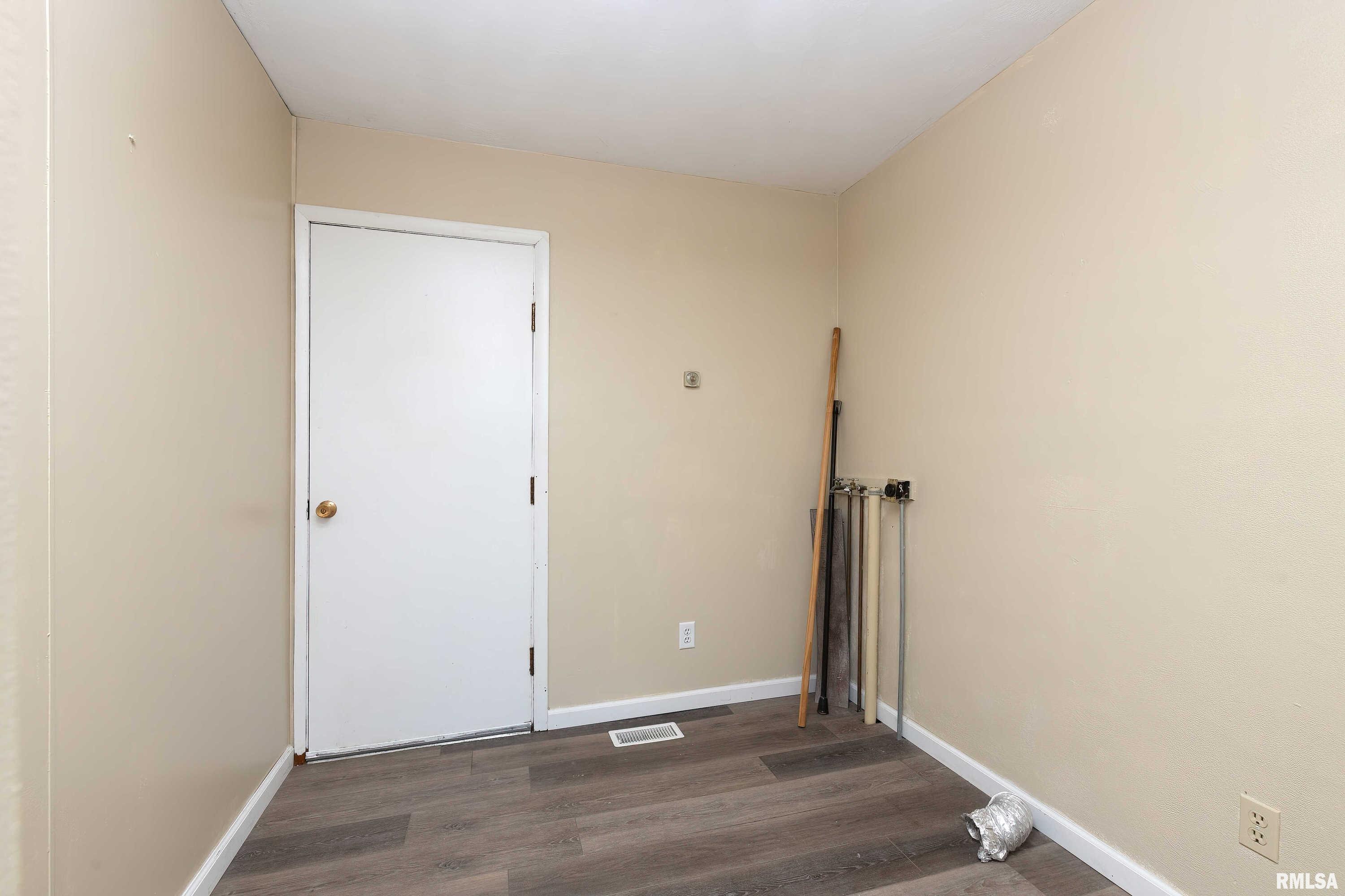 10043 Wolf Road Geneseo, IL 61254 - Photo 15 of 35