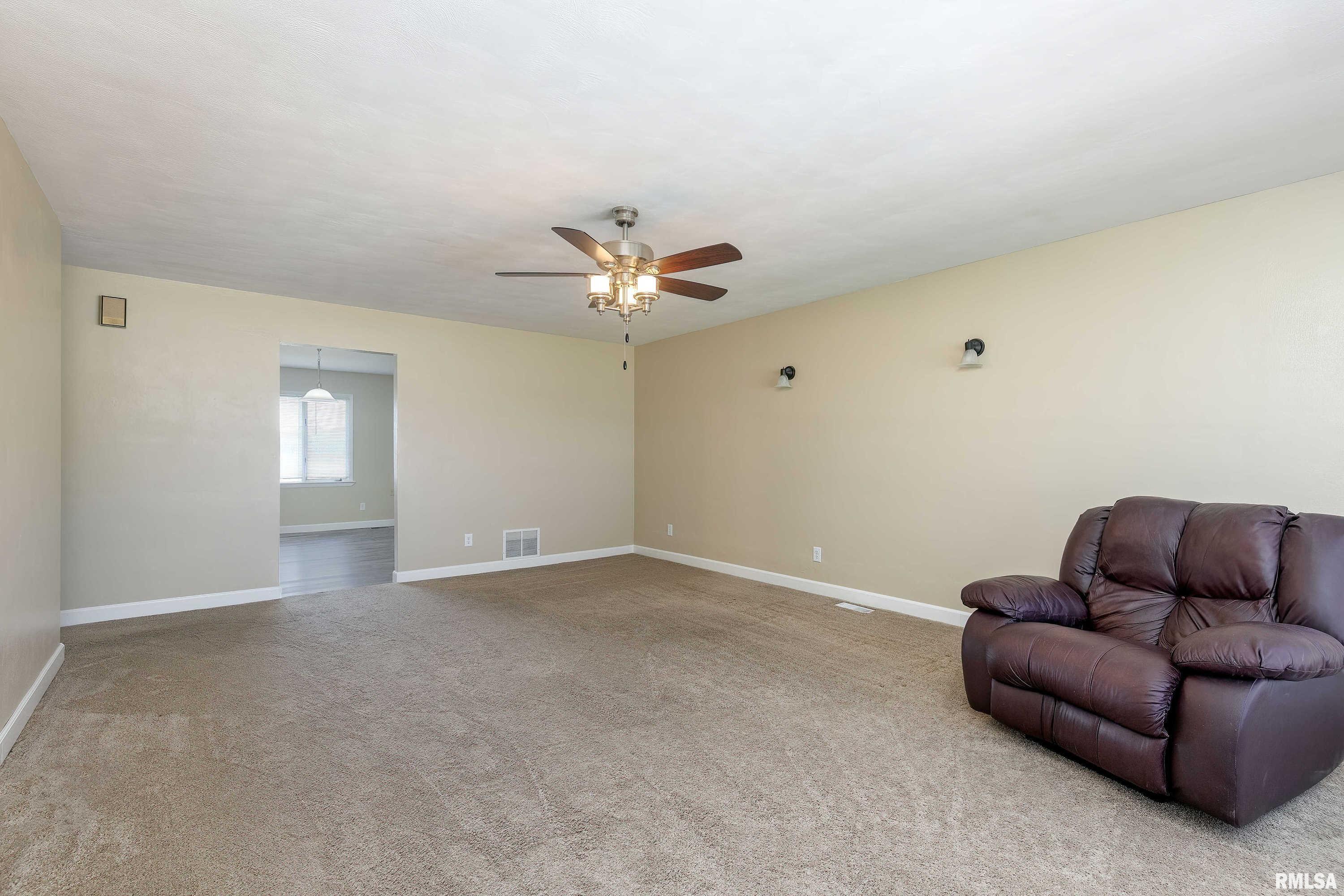 10043 Wolf Road Geneseo, IL 61254 - Photo 5 of 35